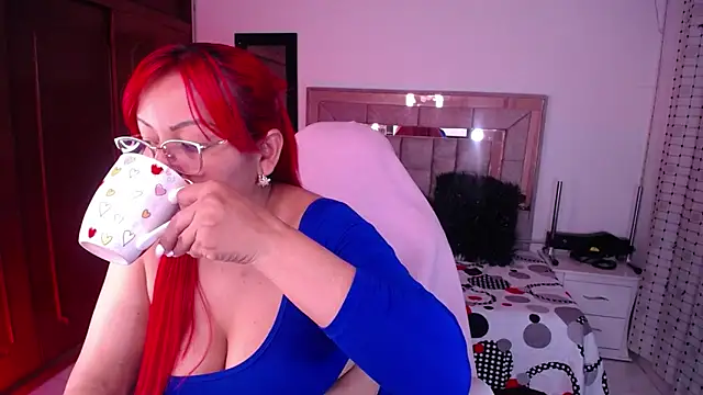 Snapshot of salomecastro_ chatting on October 9, 3:43 am salomecastro online show from October 9, 3:43 am