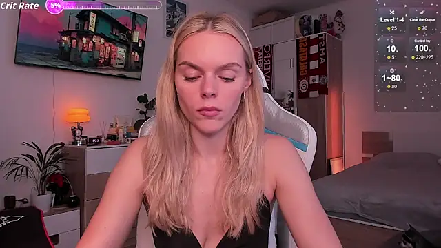 Snapshot of CharliSweet chatting on September 23, 1:31 pm CharliSweet online show from September 23, 1:31 pm