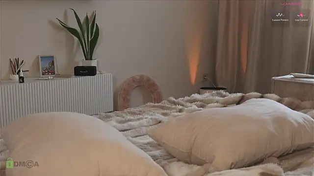 Hit-girl- online show from April 27, 3:20 pm