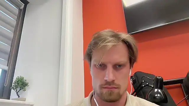 fmodel online show from March 11, 3:03 pm