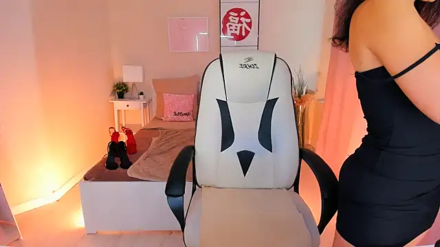 HelenaRegal online show from October 16, 9:01 am