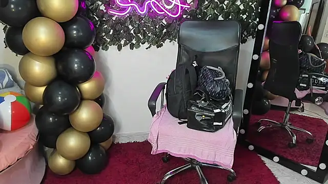 DestinyHills online show from April 27, 12:46 pm