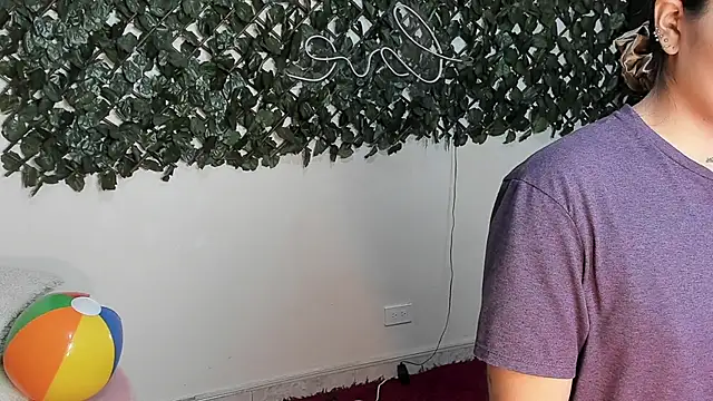 DestinyHills online show from April 25, 1:14 pm