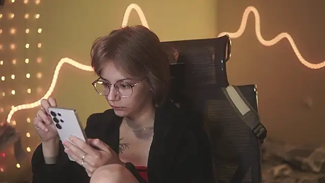 alyssa sweet online show from April 17, 3:52 am