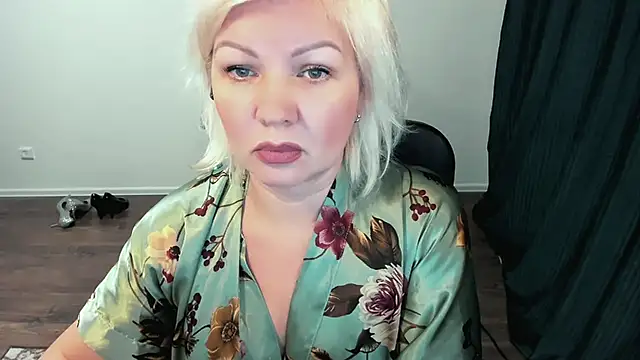 Angelaroberti3 online show from December 19, 1:58 pm