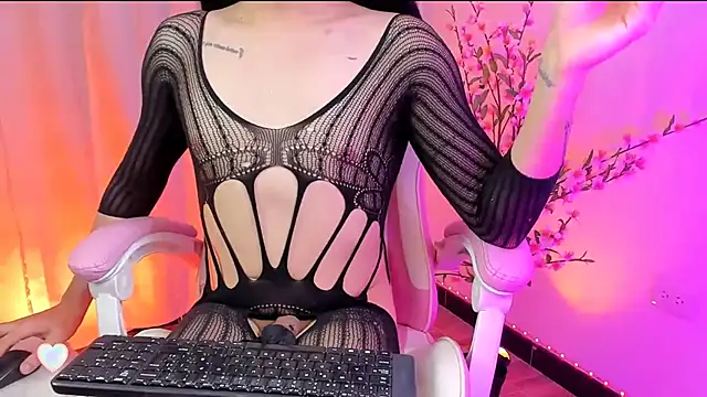 Snapshot of Pinkyrosse chatting on October 2, 2:38 am Pinkyrosse online show from October 2, 2:38 am