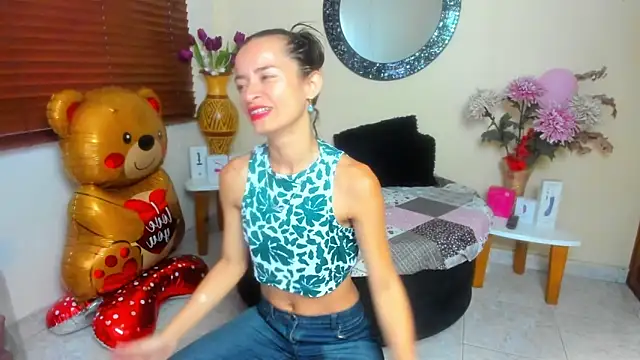 NicoleSantana online show from April 23, 10:45 pm