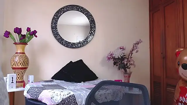 NicoleSantana online show from February 24, 7:56 pm