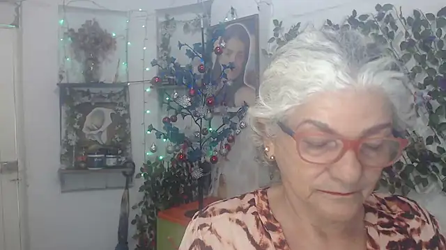 FunnyGrandma online show from December 4, 8:42 pm