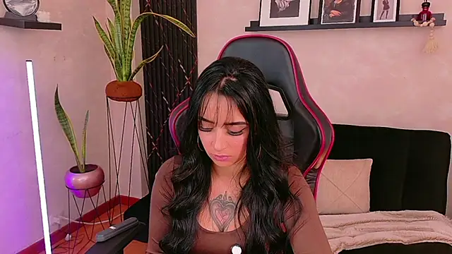 EmmyEvans1 online show from April 16, 8:08 pm