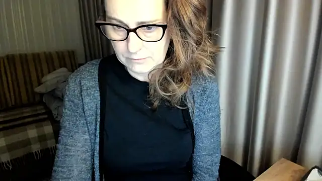 lauraoven online show from February 18, 5:45 pm