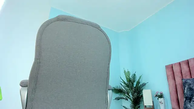 tati saldarriaga online show from February 12, 4:30 pm