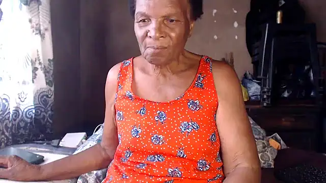 Snapshot of NaughtyGranny chatting on October 15, 10:40 am NaughtyGranny online show from October 15, 10:40 am