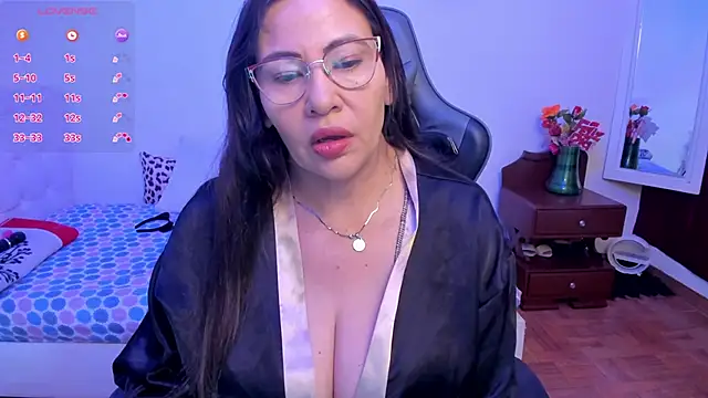 esmeralda milf online show from October 12, 8:11 pm