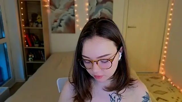 MilenaSaint online show from April 25, 4:04 am