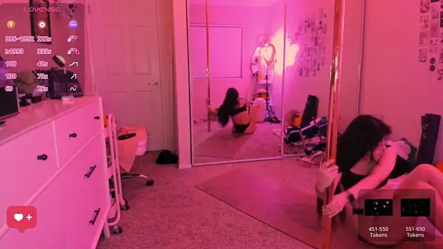 Evie-Luna online show from April 23, 3:47 am