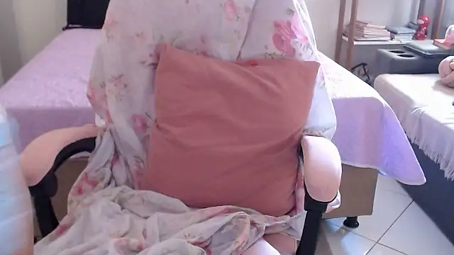 bustycarly online show from April 25, 1:41 pm