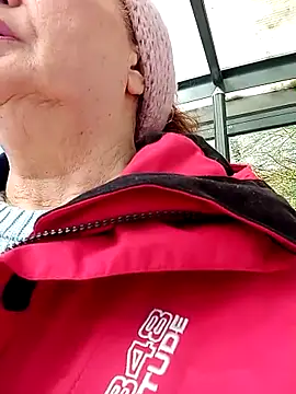 Hottie-Mom online show from April 23, 8:33 am