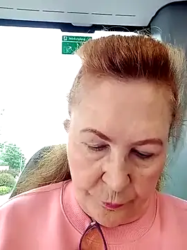 Snapshot of Hottie-Mom chatting on September 20, 10:46 am Hottie-Mom online show from September 20, 10:46 am