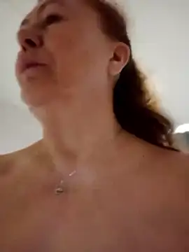 Hottie-Mom online show from April 22, 8:33 am