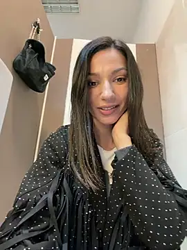  MiaQueen  online show from November 9, 10:05 pm