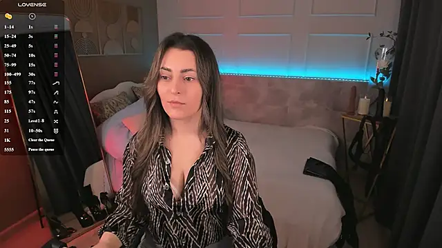KylieMellow online show from June 7, 5:36 am