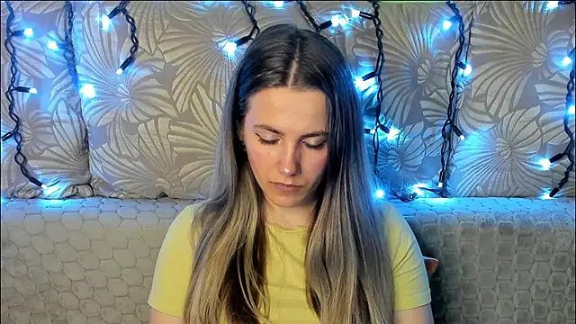 MaggieCake online show from April 23, 3:03 am