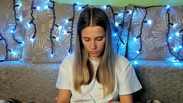 MaggieCake online show from November 13, 5:17 am