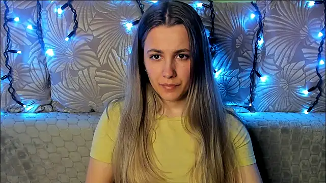 MaggieCake online show from April 22, 3:03 am