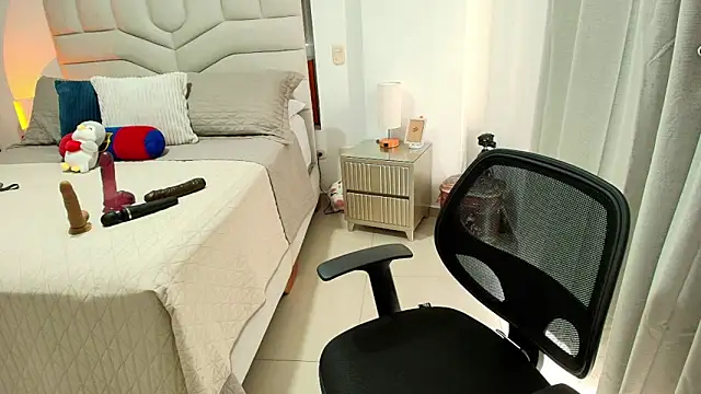 Naty Stone online show from April 24, 8:00 pm