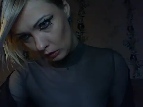 WildMissNiks online show from April 29, 6:05 am