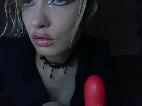 WildMissNiks online show from July 30, 7:20 am