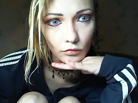 WildMissNiks online show from July 8, 7:10 am