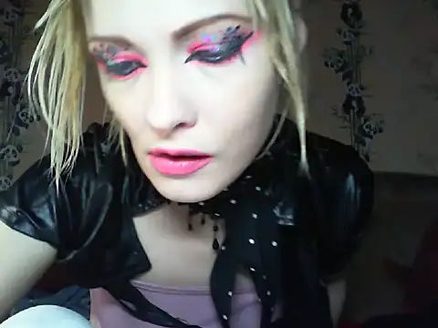 WildMissNiks online show from June 20, 8:29 am