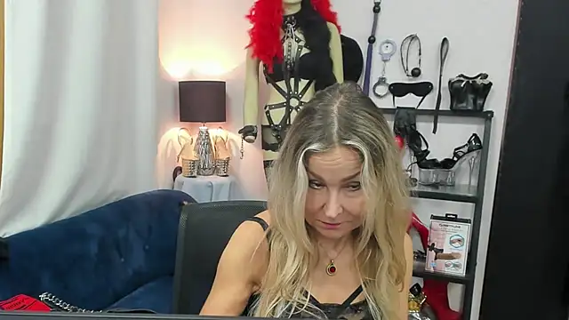 crystaLUX online show from November 19, 6:46 am