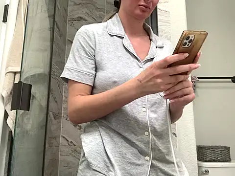 Alyssa rhoades online show from November 18, 12:33 am