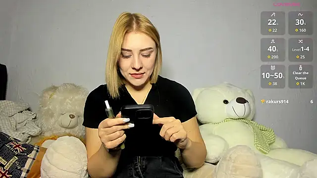 Snapshot of KindKristy chatting on October 17, 5:43 am KindKristy online show from October 17, 5:43 am