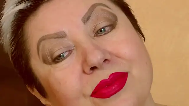 LadyPosh online show from April 2, 8:50 pm