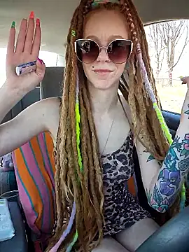 LucidLucy online show from April 22, 4:37 pm