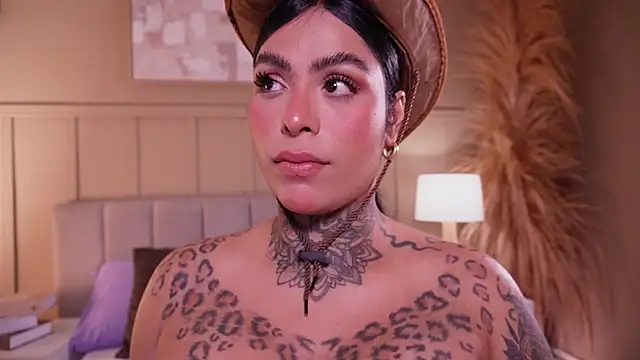 curvyliciousss online show from April 9, 5:18 pm