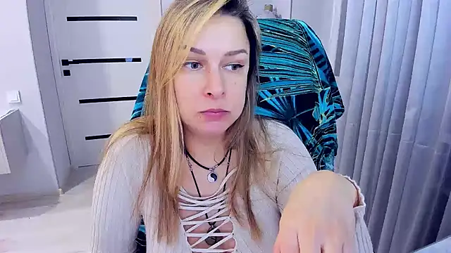 AlexiaDarren online show from January 13, 2:10 pm