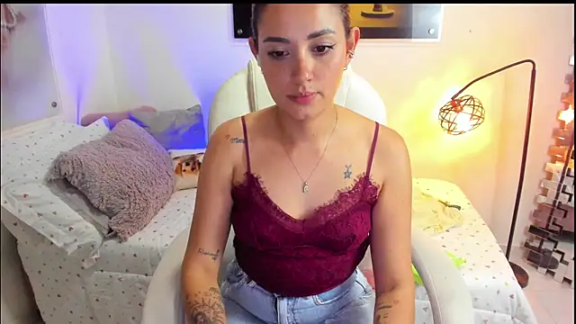 Snapshot of KimberlySaen chatting on October 3, 2:27 am KimberlySaen online show from October 3, 2:27 am