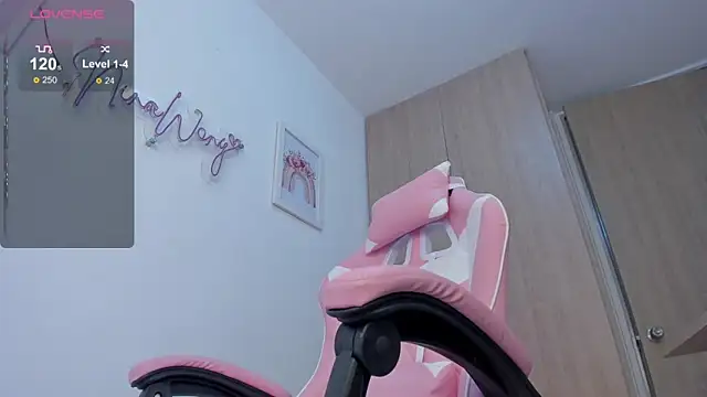 Snapshot of NinaWong chatting on September 29, 8:25 pm NinaWong online show from September 29, 8:25 pm