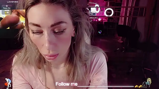 AnnieGOld  online show from March 30, 1:16 am