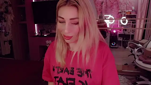 AnnieGOld  online show from October 13, 6:21 pm