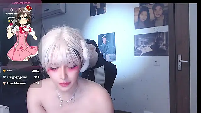 Snapshot of candy_cola chatting on October 11, 7:02 am candy cola online show from October 11, 7:02 am