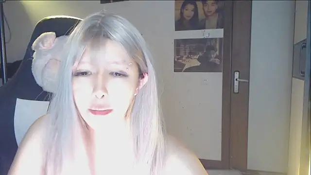 Snapshot of candy_cola chatting on September 18, 5:39 am candy cola online show from September 18, 5:39 am