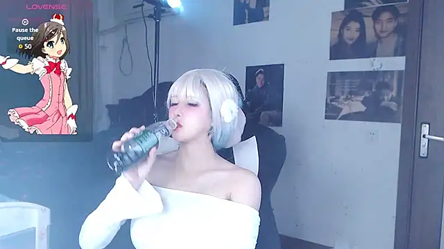 Snapshot of candy_cola chatting on October 1, 2:55 pm candy cola online show from October 1, 2:55 pm