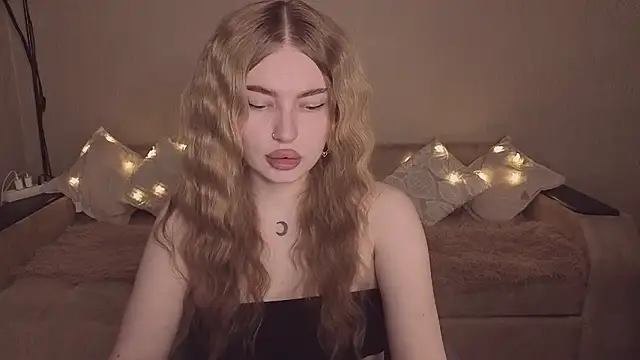 ViolettaLopez online show from March 25, 3:59 pm