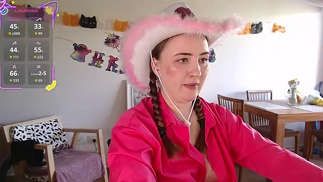 Black Eva  online show from October 31, 5:17 pm